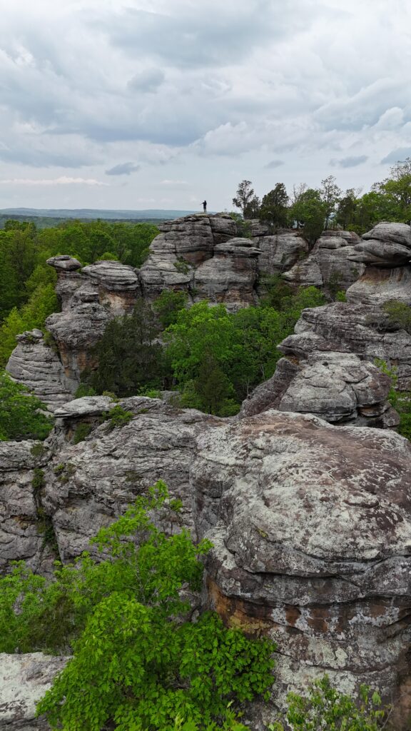 Family hiking Garden of the Gods Illinois kid-friendly trail